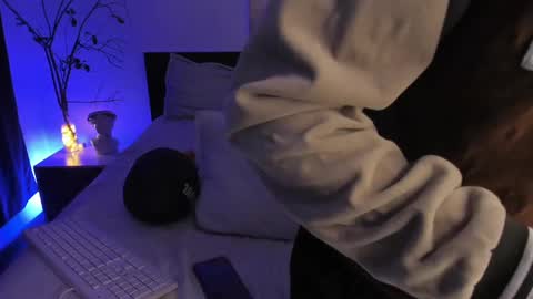 Snapshot of aidan_hale chatting on 02.20.25 A H online show from 02.20.25