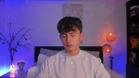 Snapshot of aidan_hale chatting on 02.21.25 A H online show from 02.21.25