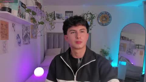 Snapshot of aidan_hale chatting on 10.06.25 A H online show from 10.06.25