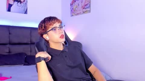 Snapshot of aiiden_15 chatting on 10.08.25 Aiden online show from 10.08.25