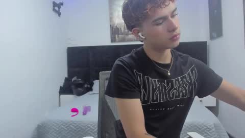 Snapshot of aiiden_15 chatting on 10.22.25 Aiden online show from 10.22.25