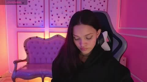 Snapshot of ailen_t_ chatting on 09.13.25 ailen online show from 09.13.25