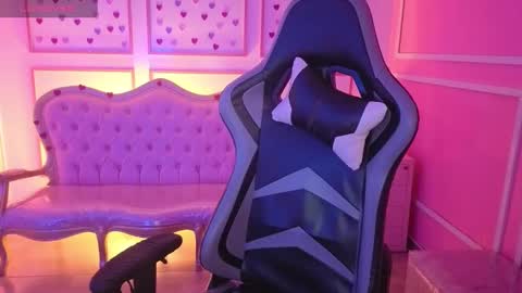 Snapshot of ailen_t_ chatting on 09.20.25 ailen online show from 09.20.25