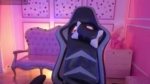 Snapshot of ailen_t_ chatting on 09.24.25 ailen online show from 09.24.25