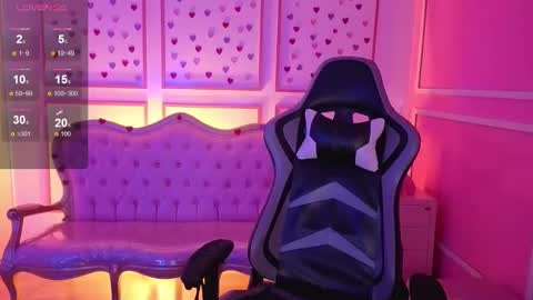 Snapshot of ailen_t_ chatting on 09.25.25 ailen online show from 09.25.25