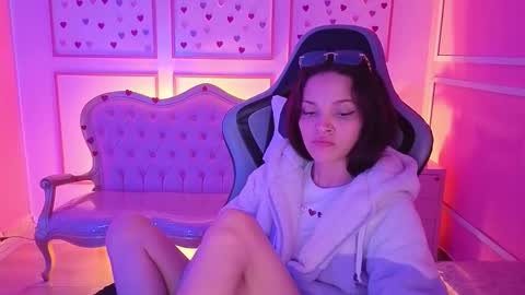 Snapshot of ailen_t_ chatting on 10.11.25 ailen online show from 10.11.25