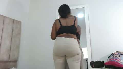 Snapshot of ailyndelosrios01 chatting on 09.29.25 ailyndelosrios01 online show from 09.29.25