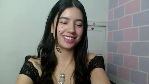 Snapshot of aine_ileana chatting on 05.25.26 J online show from 05.25.26