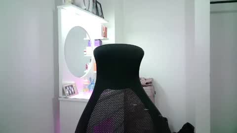 Snapshot of aineangeel chatting on 05.29.26 AINE online show from 05.29.26