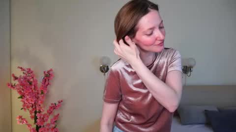 Sofia help me get 50 thumbs up online show from 05.10.26