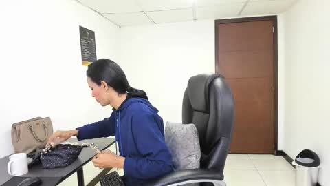 Aisha online show from 03.30.26