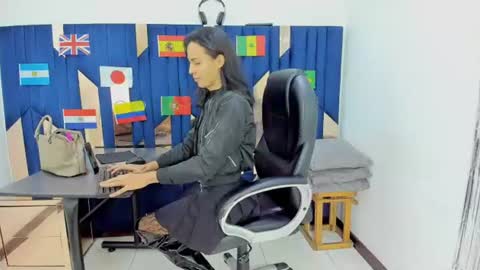 Aisha online show from 06.29.26