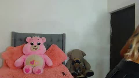 Snapshot of aisha_sex222 chatting on 09.21.25 aisha_sex222 online show from 09.21.25