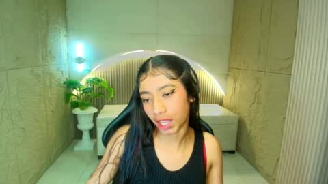 Snapshot of aishaa_r chatting on 04.12.26 Aishaa r online show from 04.12.26