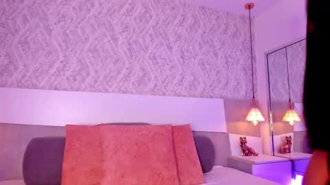 Aisha online show from 10.09.25