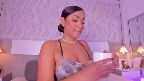 Aisha online show from 12.05.25