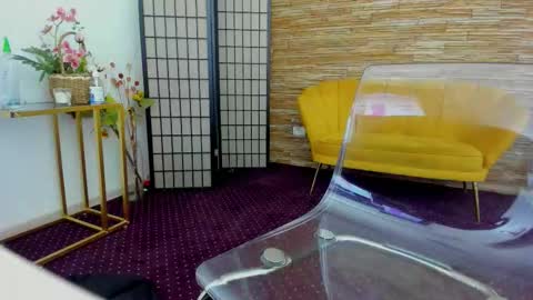 Aisha online show from 11.12.25