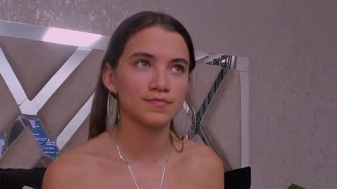 little aitana  online show from 01.18.25