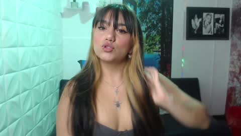Snapshot of aitana_gomezz chatting on 01.10.25 Aitana online show from 01.10.25