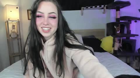 Snapshot of aivie chatting on 11.16.25 Aivie Pink online show from 11.16.25