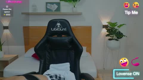 Aixa Burgos online show from 02.19.25