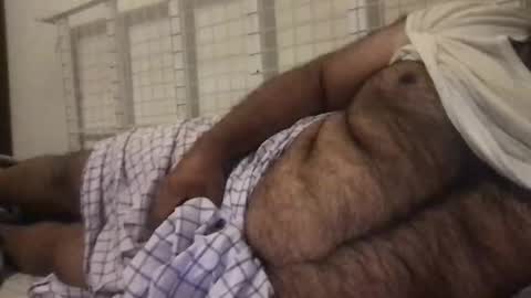 Snapshot of ajeeb_najeeb chatting on 01.09.26 BigHairyGuy online show from 01.09.26