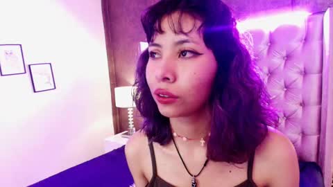 A K A N E  U W U online show from 02.17.25