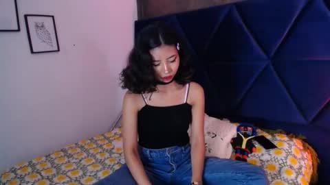 A K A N E  U W U online show from 10.03.25