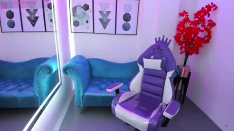 Snapshot of akaza_hakuji_ chatting on 09.20.25 Azaka online show from 09.20.25