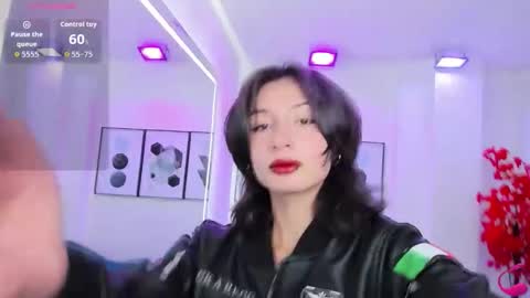 Snapshot of akaza_hakuji_ chatting on 11.25.25 Azaka online show from 11.25.25