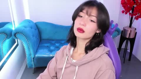 Snapshot of akaza_hakuji_ chatting on 12.16.25 Azaka online show from 12.16.25