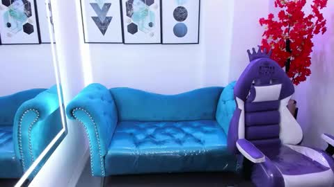 Snapshot of akaza_hakuji_ chatting on 12.17.25 Azaka online show from 12.17.25