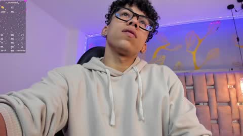 Snapshot of akazaboy chatting on 12.10.24 akazaboy online show from 12.10.24