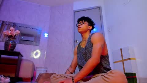 Snapshot of akazaboy chatting on 12.19.24 akazaboy online show from 12.19.24