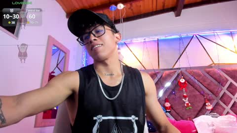 Snapshot of akazaboy chatting on 12.21.24 akazaboy online show from 12.21.24