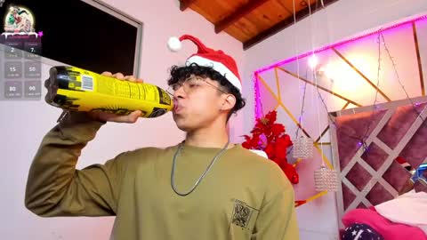 Snapshot of akazaboy chatting on 12.24.24 akazaboy online show from 12.24.24