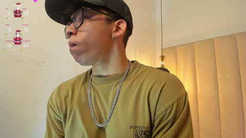 Snapshot of akazaboy chatting on 12.26.24 akazaboy online show from 12.26.24