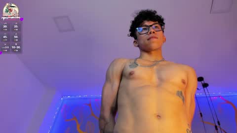 Snapshot of akazaboy chatting on 01.01.25 akazaboy online show from 01.01.25