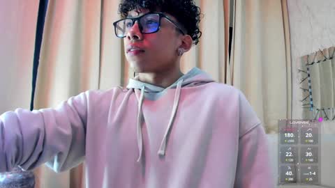 Snapshot of akazaboy chatting on 01.11.25 akazaboy online show from 01.11.25