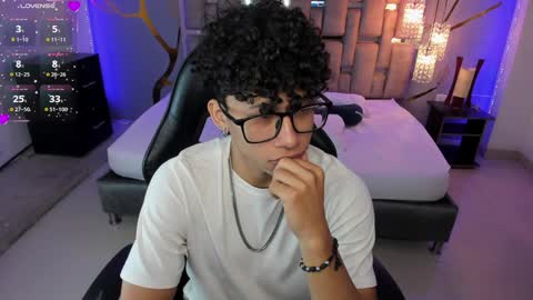 Snapshot of akazaboy chatting on 01.28.25 akazaboy online show from 01.28.25