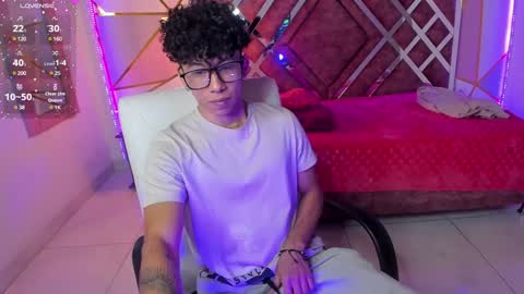 Snapshot of akazaboy chatting on 02.01.25 akazaboy online show from 02.01.25