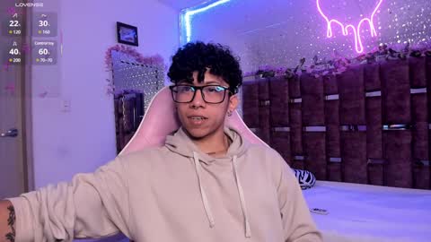 Snapshot of akazaboy chatting on 02.04.25 akazaboy online show from 02.04.25