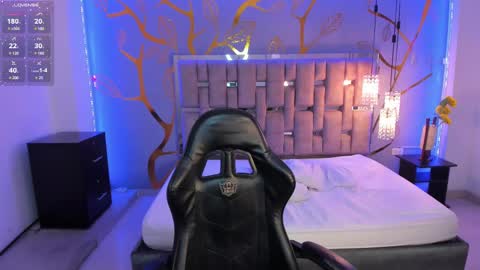 Snapshot of akazaboy chatting on 02.28.25 akazaboy online show from 02.28.25