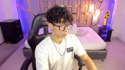 Snapshot of akazaboy chatting on 03.02.25 akazaboy online show from 03.02.25