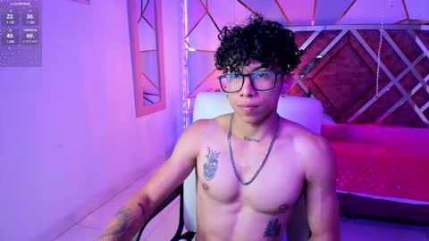 Snapshot of akazaboy chatting on 03.12.25 akazaboy online show from 03.12.25