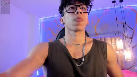 Snapshot of akazaboy chatting on 09.15.25 akazaboy online show from 09.15.25