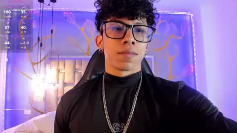 Snapshot of akazaboy chatting on 09.17.25 akazaboy online show from 09.17.25