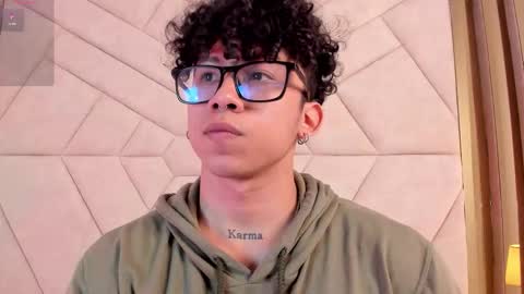 Snapshot of akazaboy chatting on 10.20.25 akazaboy online show from 10.20.25