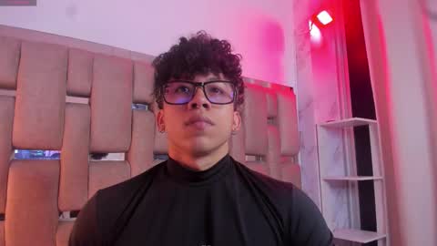 Snapshot of akazaboy chatting on 11.04.25 akazaboy online show from 11.04.25