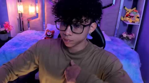 Snapshot of akazaboy chatting on 11.13.25 akazaboy online show from 11.13.25